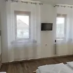 Balogh Vendeghaz Apartment *