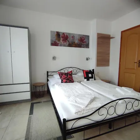 Balogh Vendeghaz Apartment *